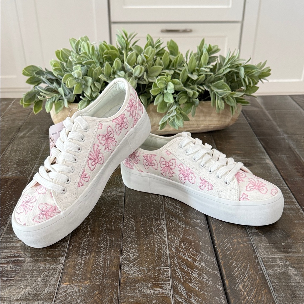 Sincerly Jules Cream Canvas Platform Sneakers with Pink Bow Embroidery